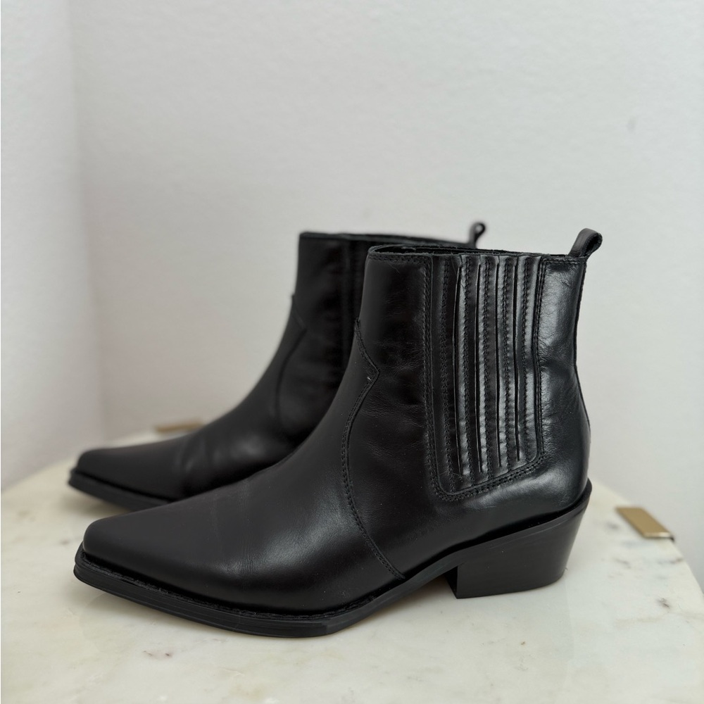 CALVIN KLEIN JEANS Barbara Black Chelsea Boots Size 8